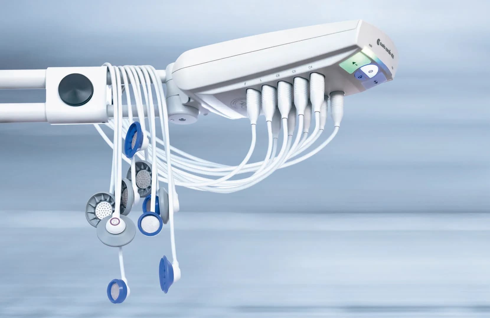 Bras télescopique et électrodes à aspiration 12 dérivations du custo cardio 400