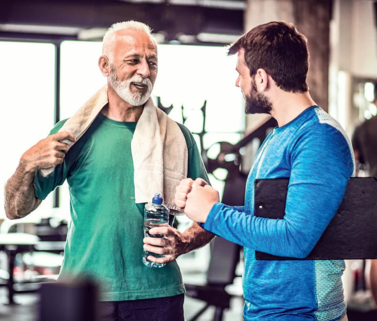 Séance de réadaptation cardiaque en salle, patients suivis par télémétrie ECG