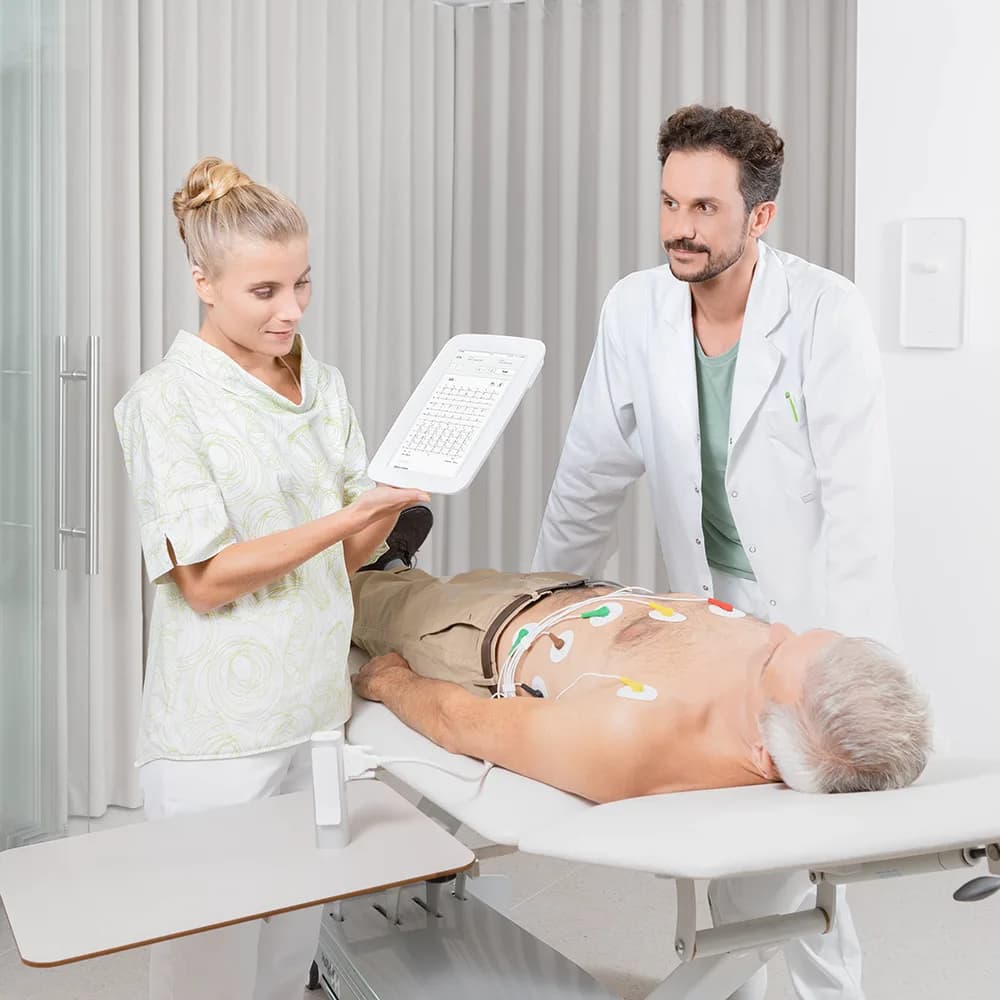 Professionnels de santé utilisant MESI avec un patient