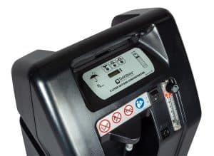 Concentrateur d'oxygène DeVilbiss 525KS : gros plan sur les commandes, les consignes et le débitmètre du concentrateur