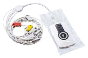 Custo Cardio 300 accompagné de son câble patient et de ses connecteurs ECG colorés