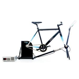 Cycloergomètre excentrique Cyclus 2 Standard Eccentric : gros plan sur l’écran affichant les données et paramètres de l’exercice