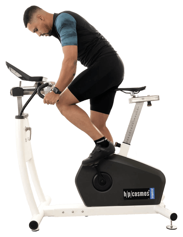 Ergomètre médical torqualizer® med 1200 : patient pédalant sur l’ergomètre médical en position sportive